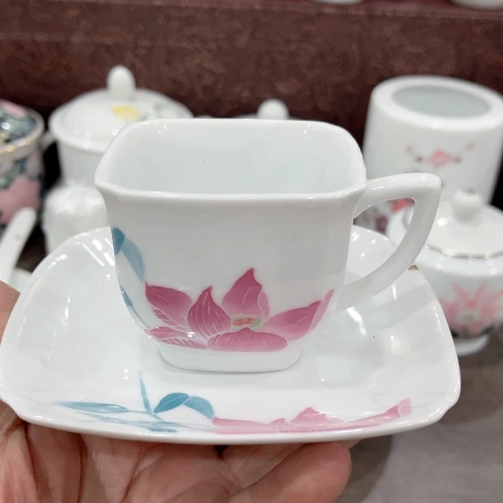 壶釉下五彩的瓷器和瓷器