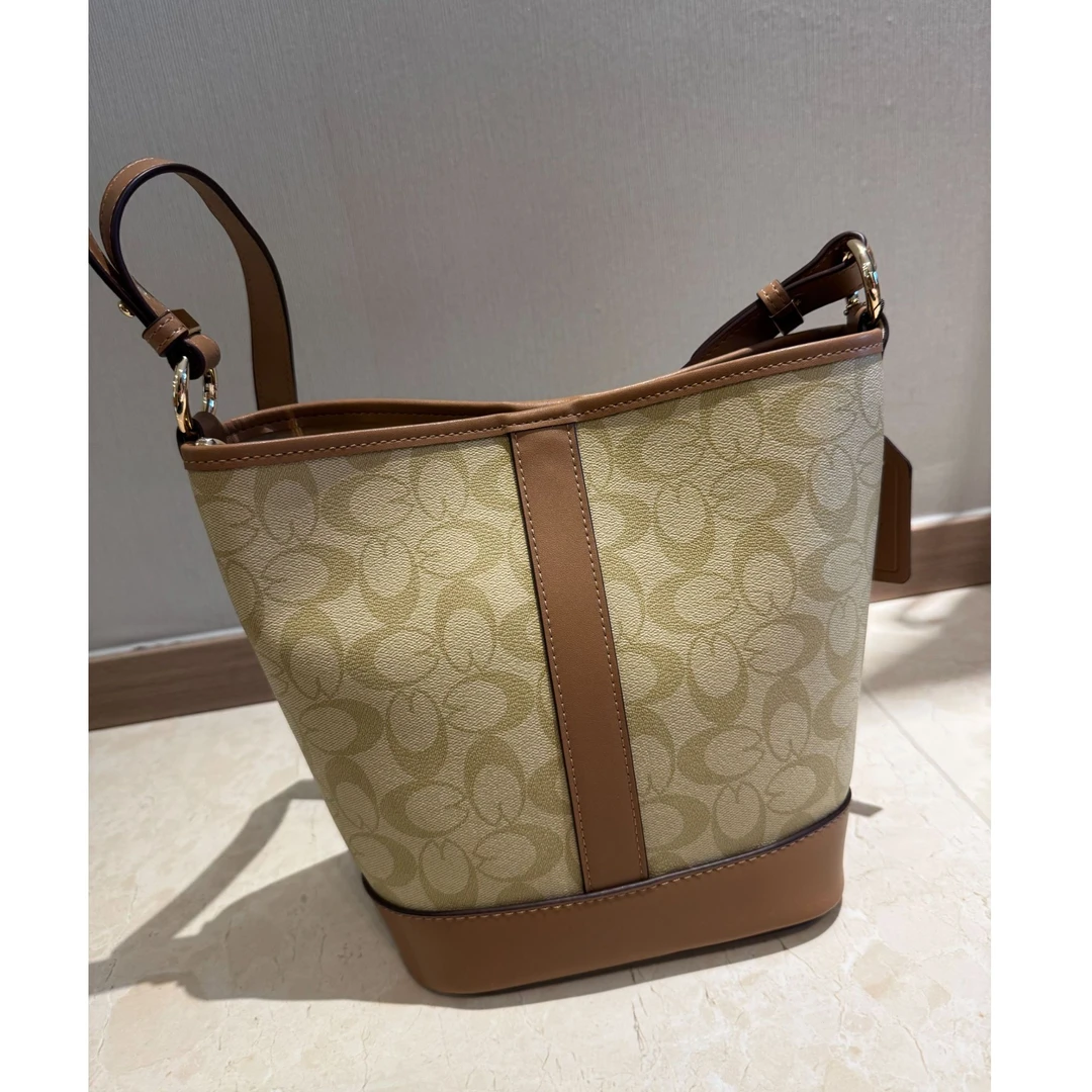 2025年春新款高级感多层轻便水桶斜挎包百搭通勤单肩包