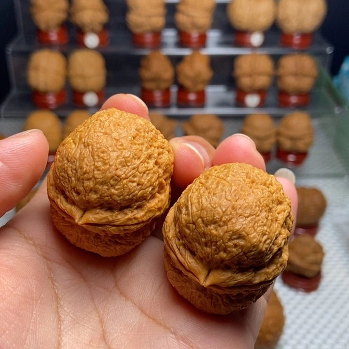 文玩核桃把件铁绣球45