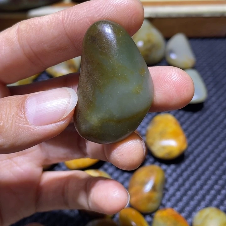 和田玉未镶嵌珠宝奇石