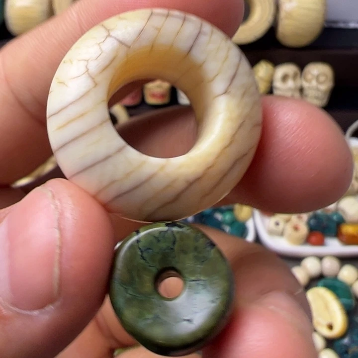 玻璃颈饰在11111111111111