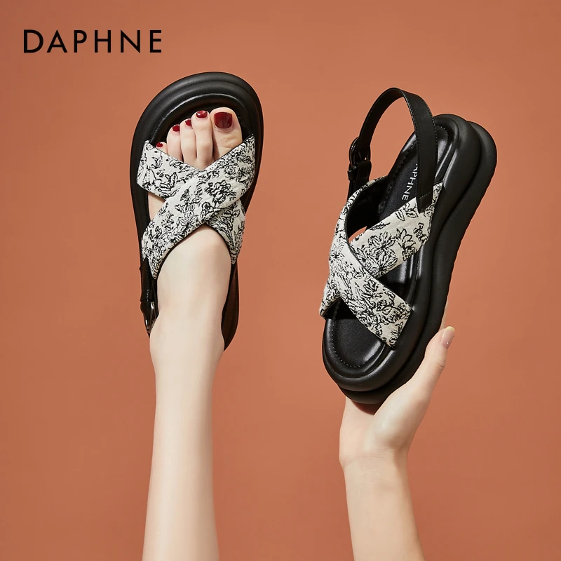 达芙妮厚底运动凉鞋女款2025夏季新款外穿高级感国风女士精致凉鞋