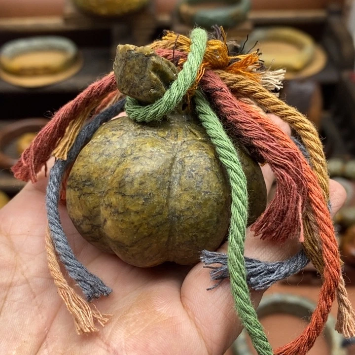 未镶嵌岫岩河磨玉（透闪石质玉）挂件王*宝