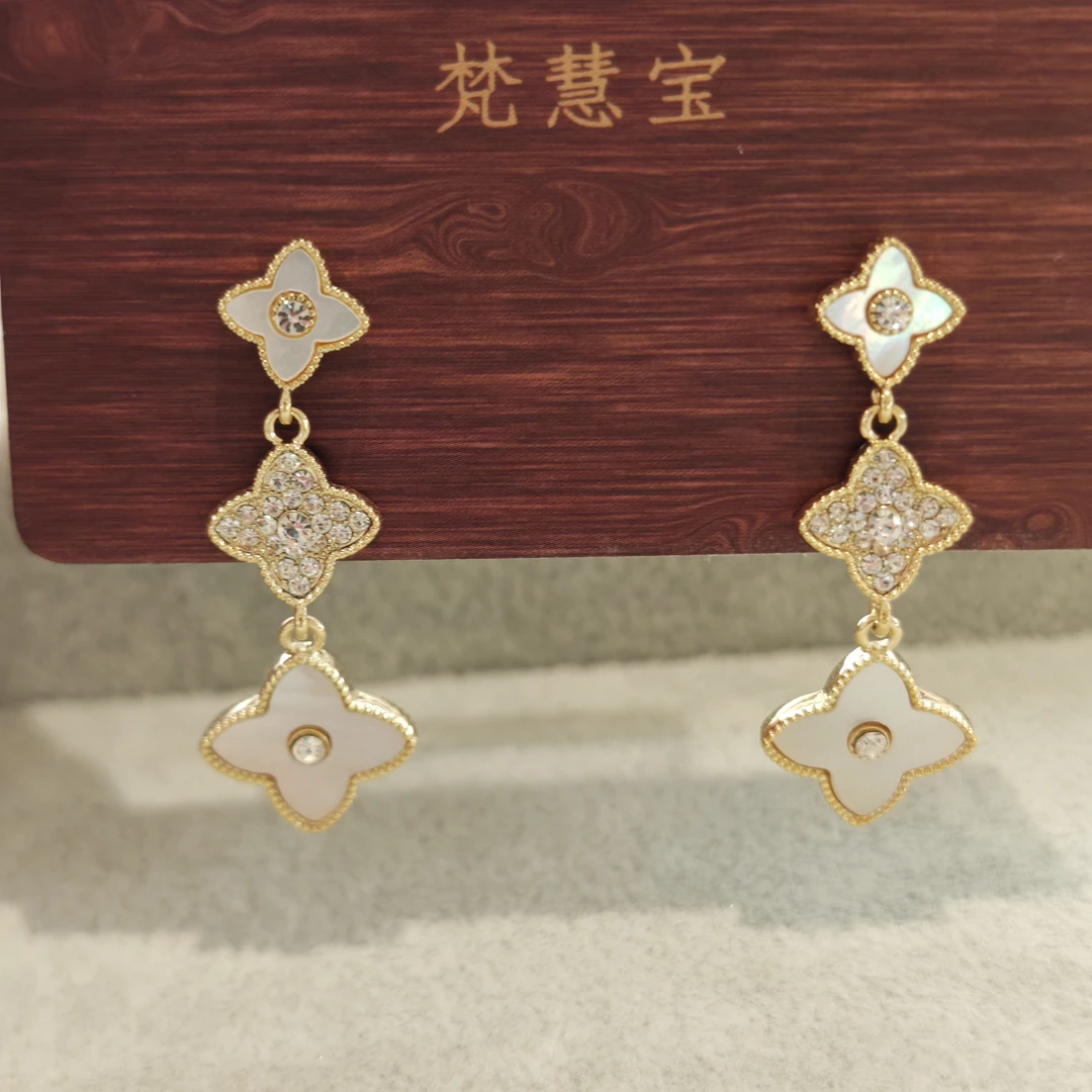 铜合金贝壳耳饰 时尚轻奢风格耳饰白色