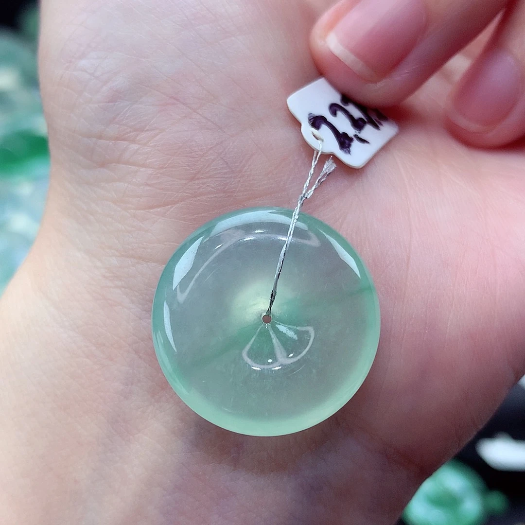 翡翠未镶嵌颈饰编号60。21*6mm