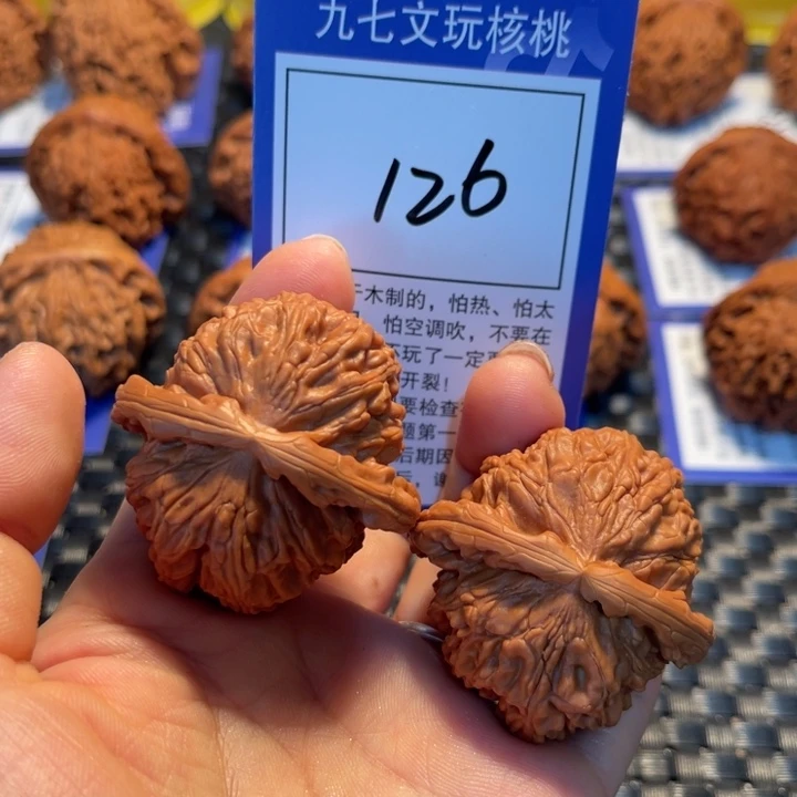 文玩核桃把件44狮子126。