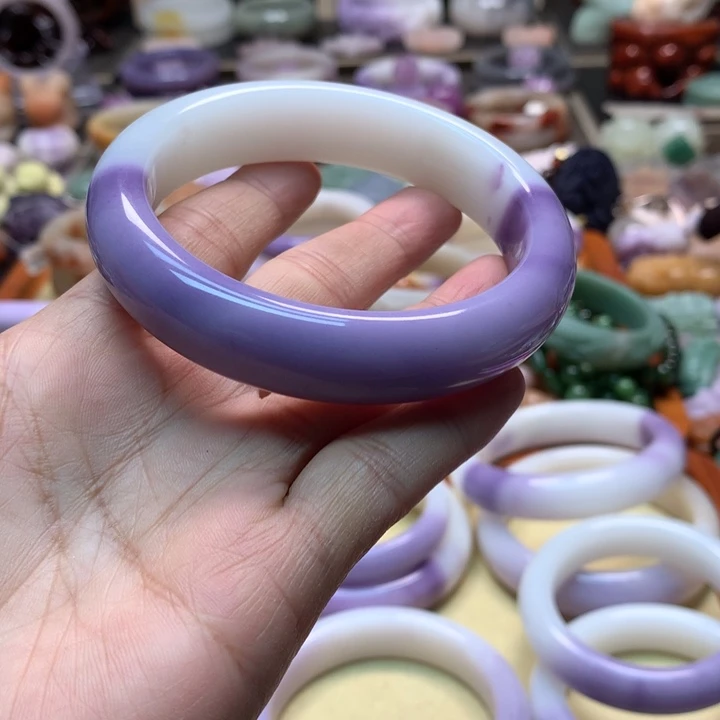 石英岩玉未镶嵌紫白63.2半壁