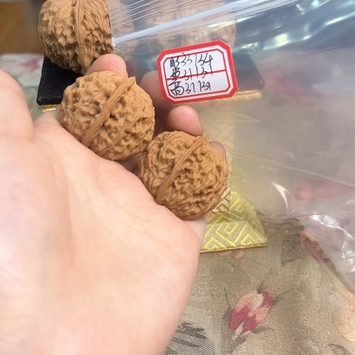 文玩核桃吊坠非嫁接元宝