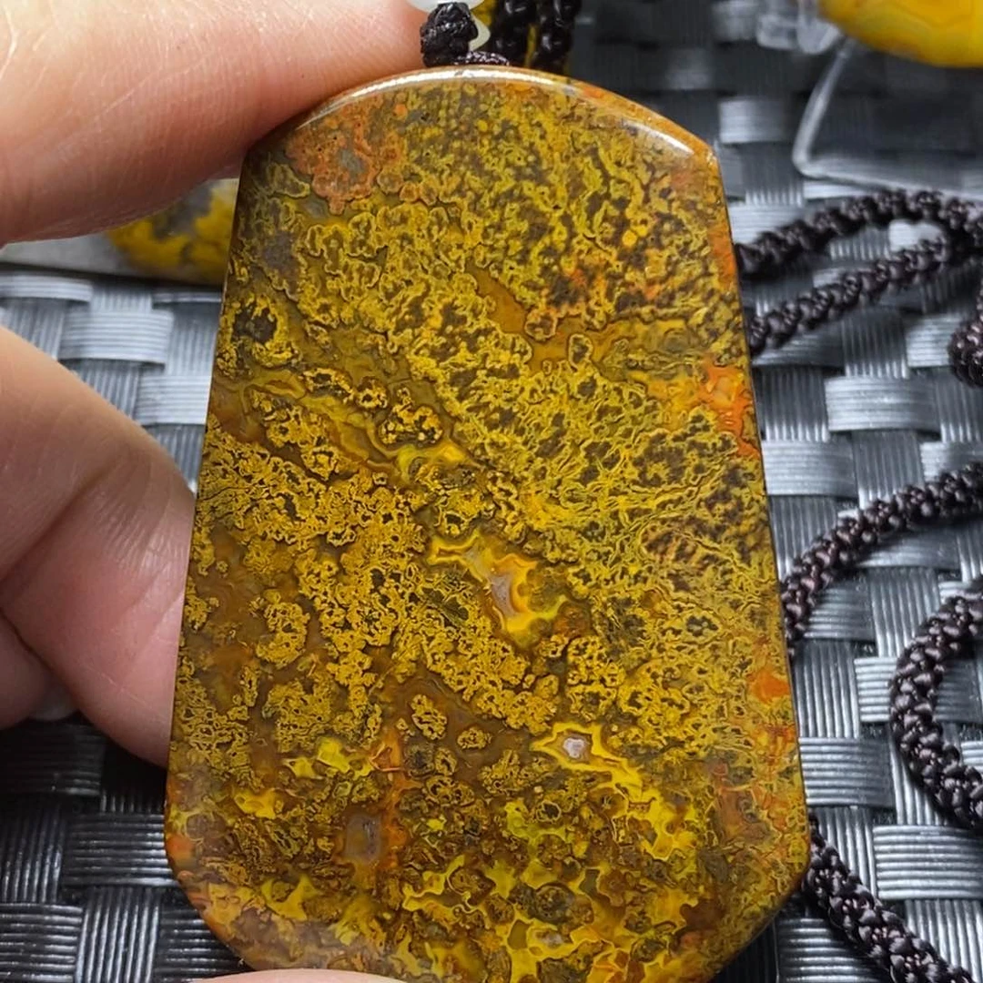 玛瑙/玉髓颈饰未镶嵌游**德