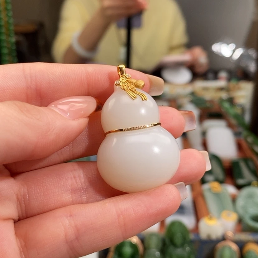 【闪购商品】吊坠(赠链)18K金镶嵌和田玉