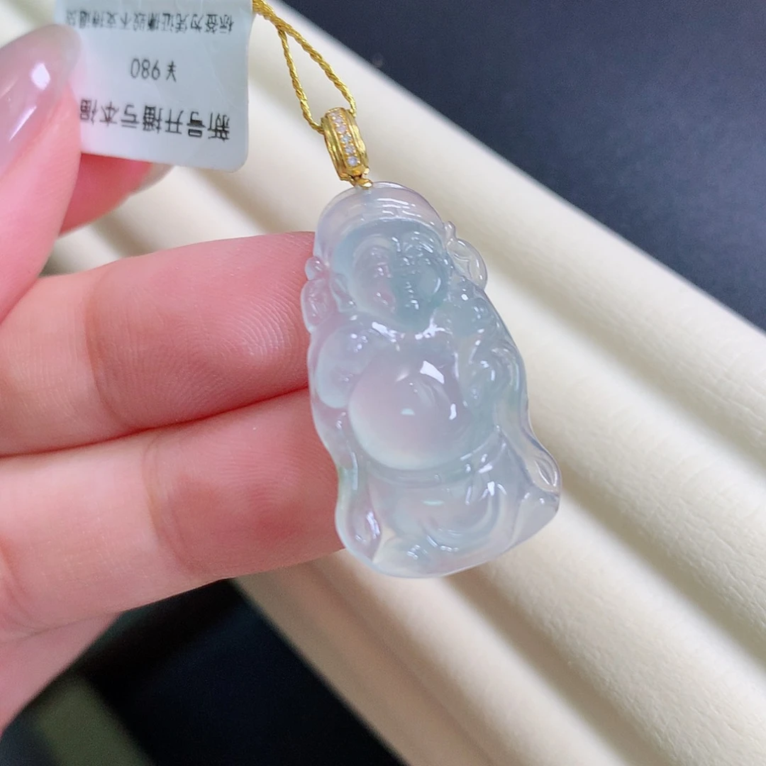 翡翠18K金镶嵌颈饰财神