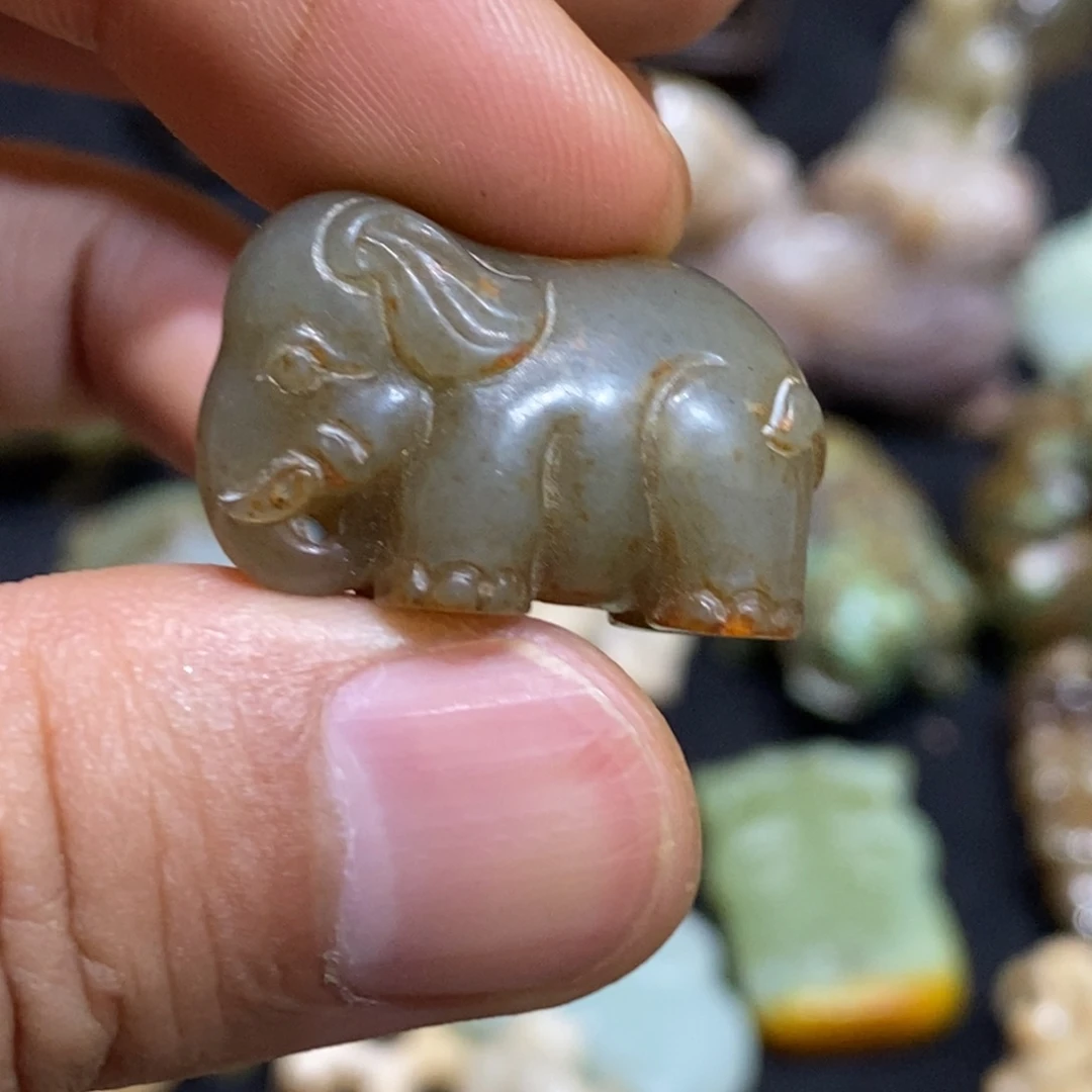 和田玉（糖玉）未镶嵌颈饰帝***业