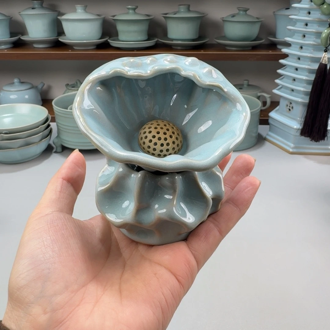 瓷摆件天青釉莲蓬茶漏