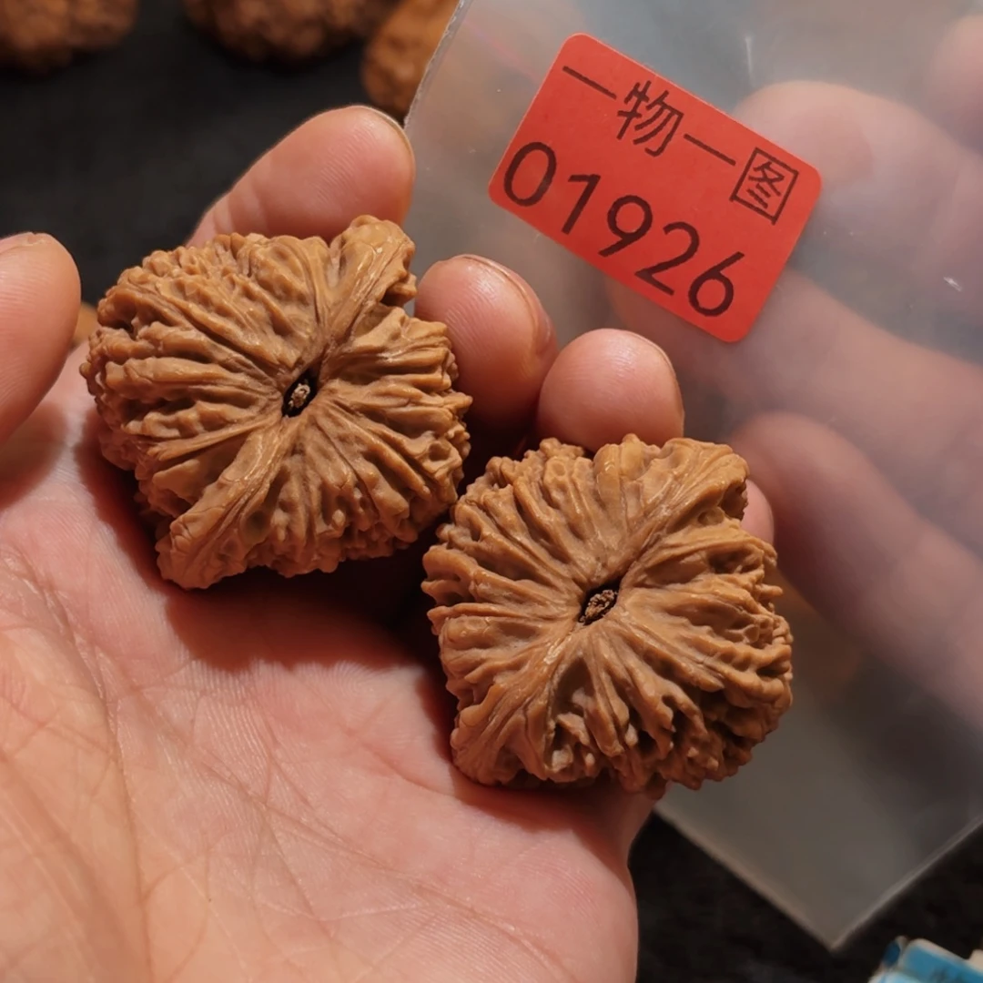 文玩核桃把件南疆石