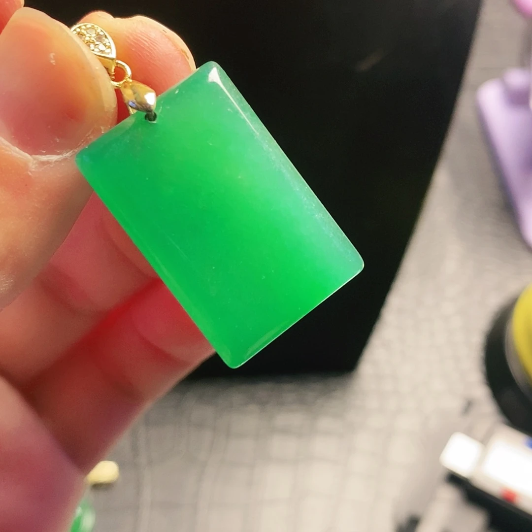 颈饰18K金镶嵌翡翠