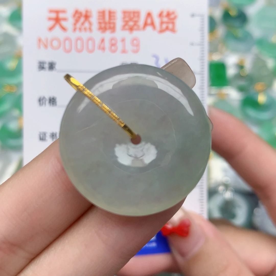 翡翠18K金镶嵌颈饰扣