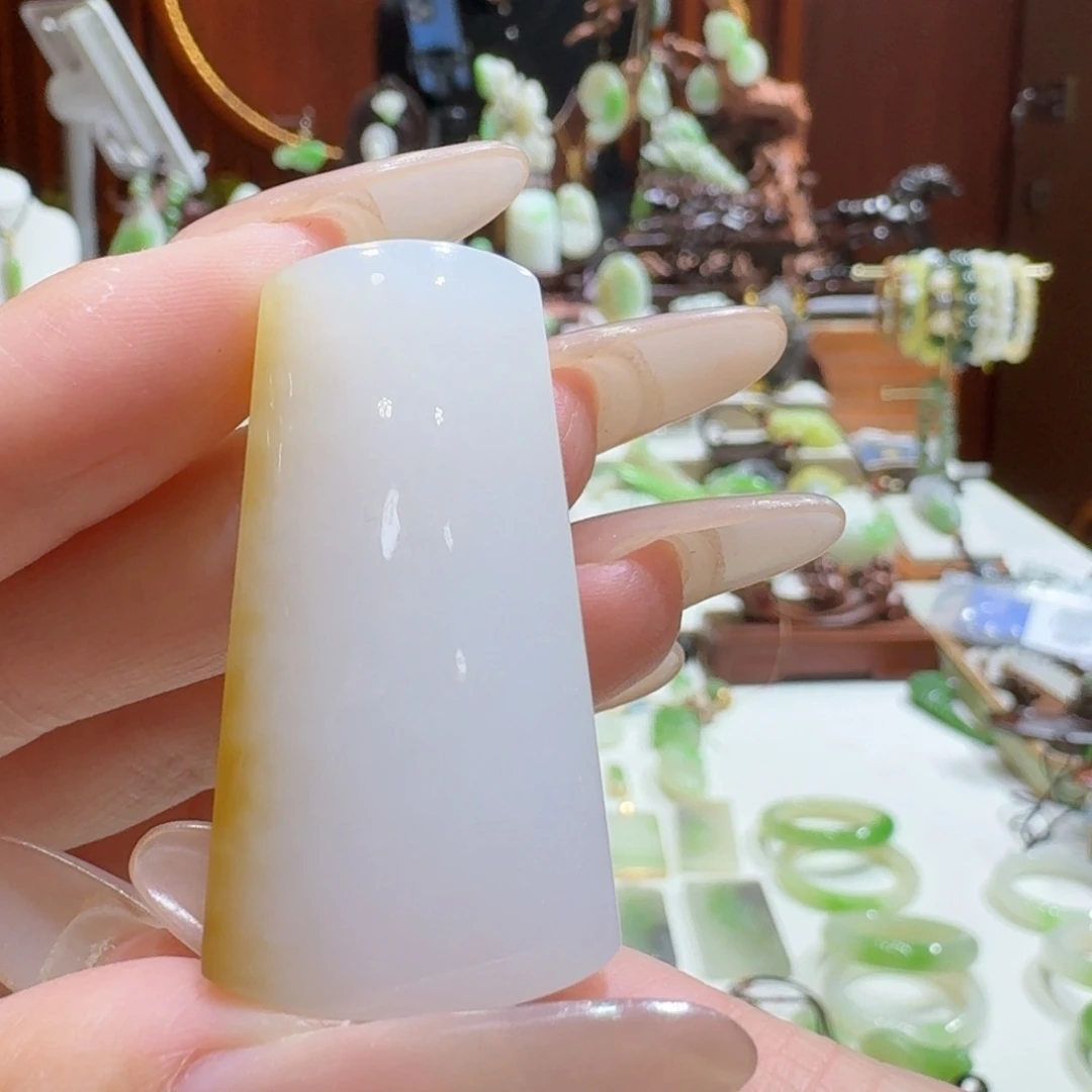 和田玉未镶嵌挂件糖白面包牌