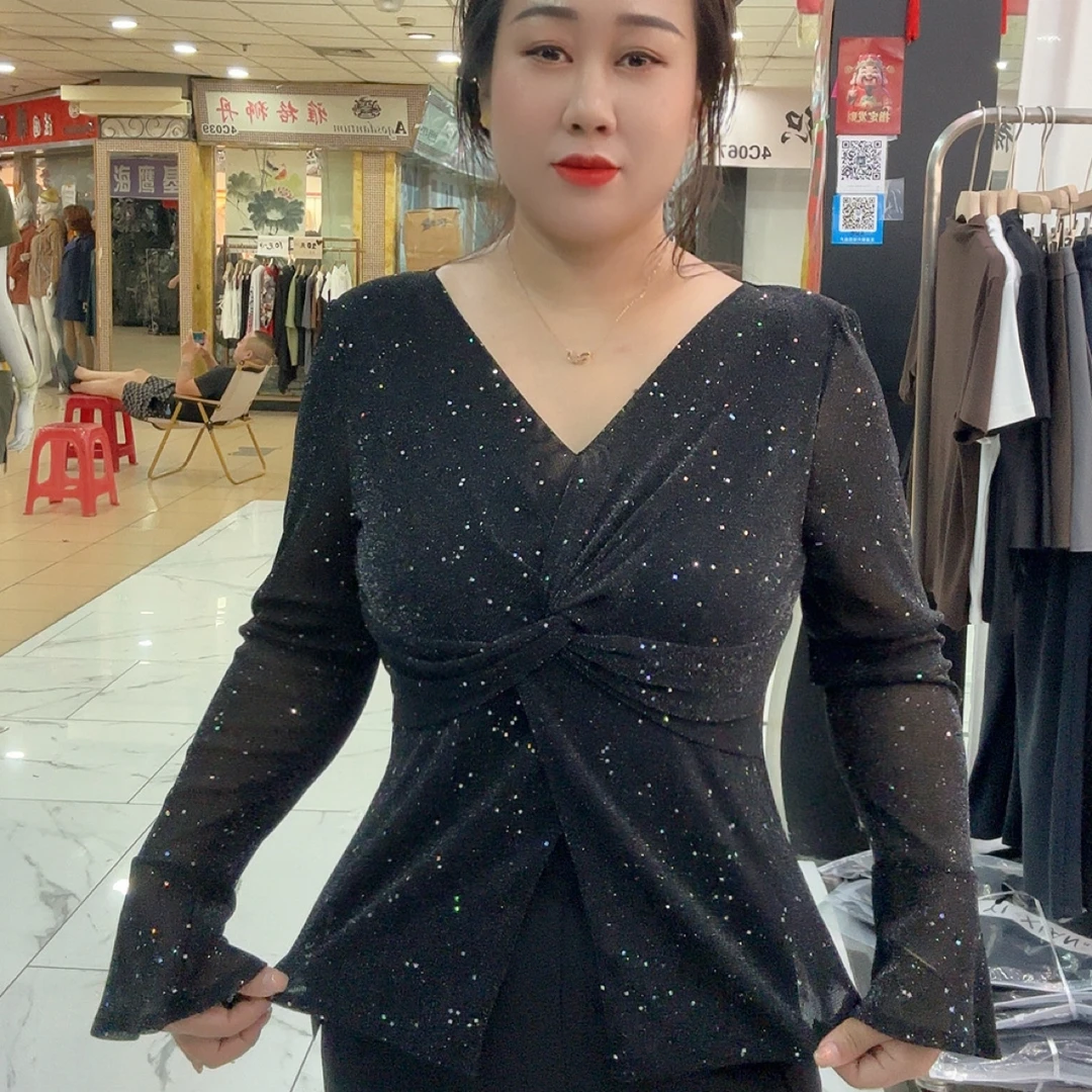 V领喇叭袖时装显瘦小衫