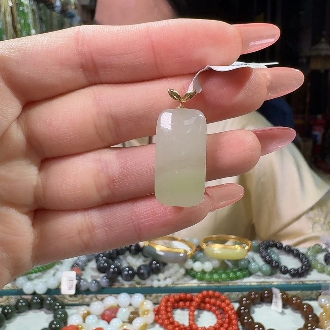 和田玉18K金镶嵌颈饰