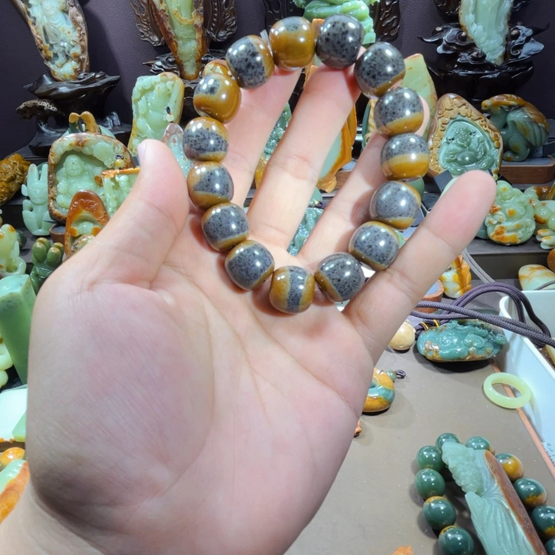 透闪石质玉未镶嵌珠宝奇石