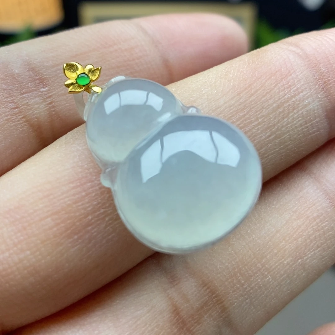 翡翠18K金镶嵌颈饰吊坠