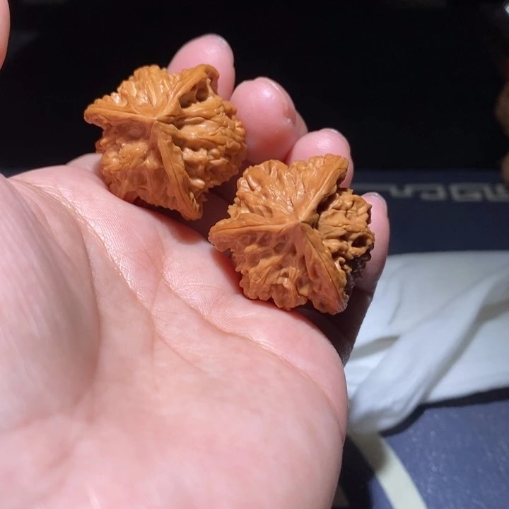 文玩核桃吊坠盘山三棱