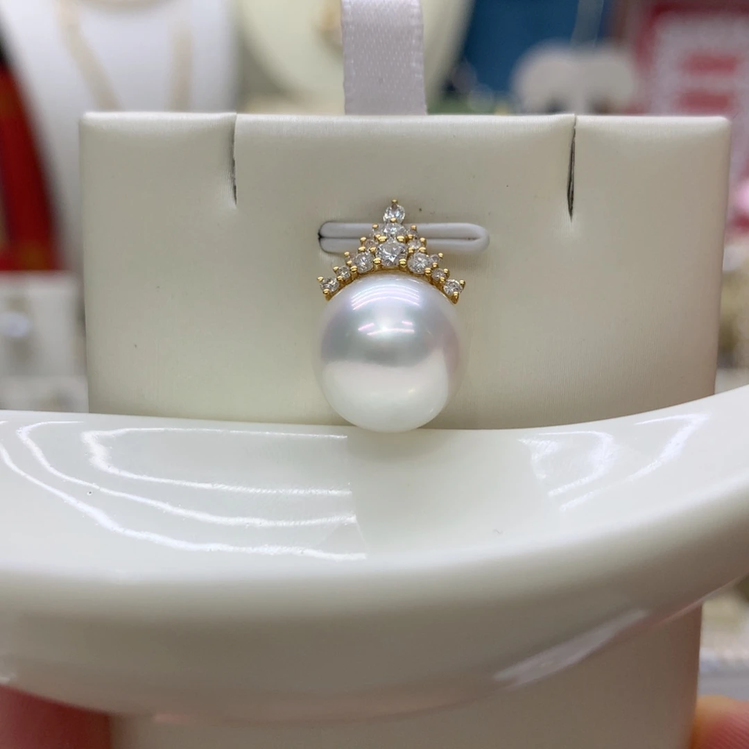 18K金镶嵌海水珍珠吊坠(不含链)