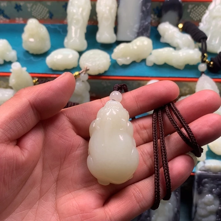 颈饰未镶嵌和田玉小***凃