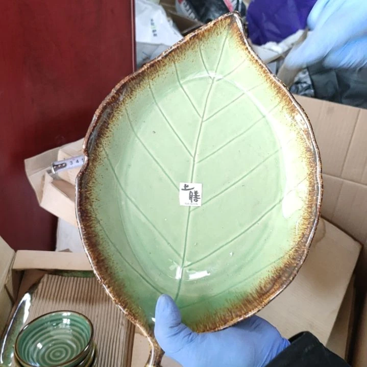 摆件盘子碗茶壶啥都有