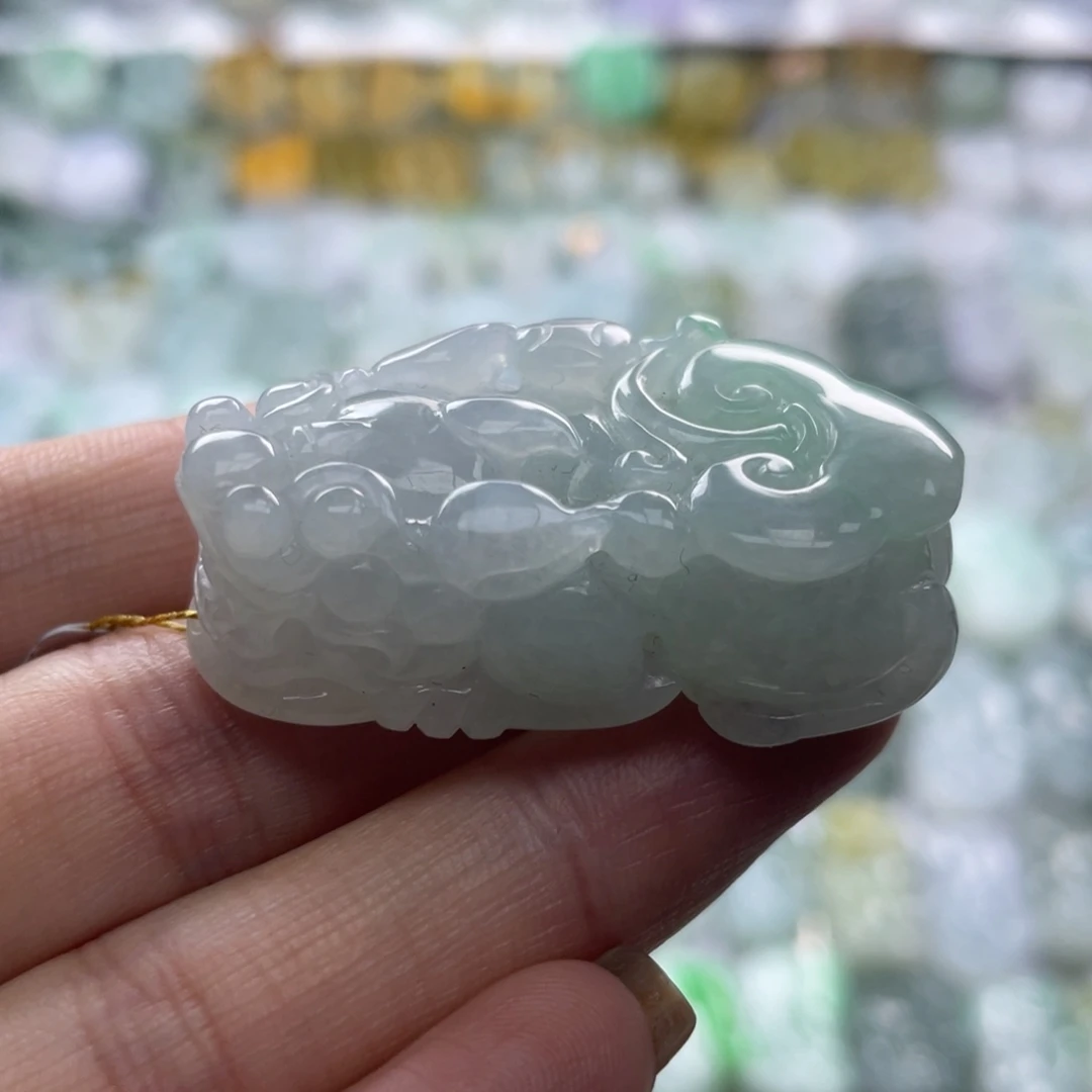 翡翠未镶嵌颈饰貔貅