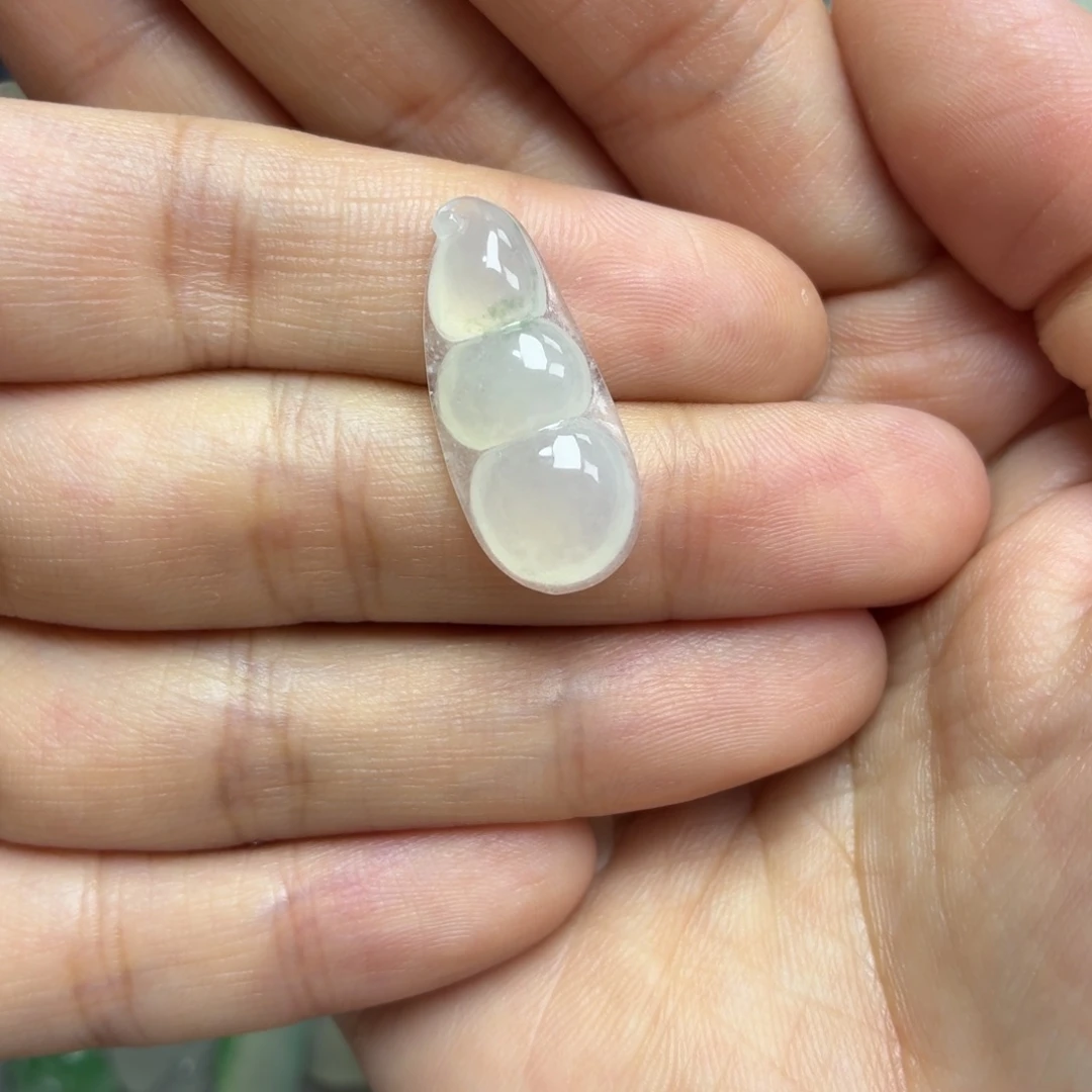 颈饰未镶嵌翡翠飘花豆