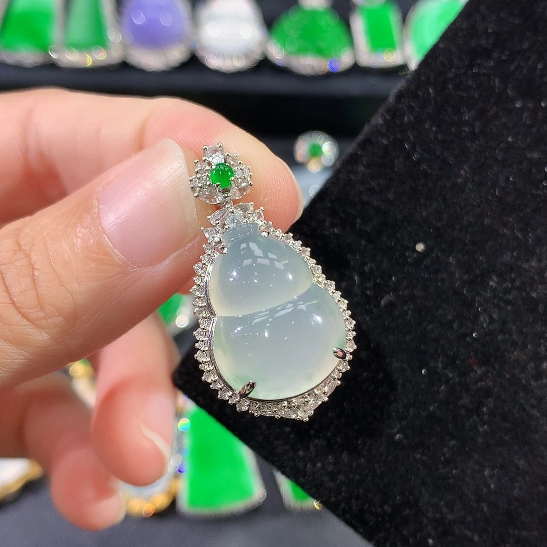 翡翠18K金镶嵌颈饰