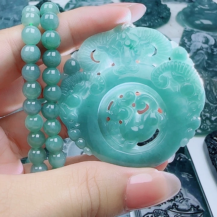 翡翠未镶嵌颈饰多样性发货天然的A货翡翠