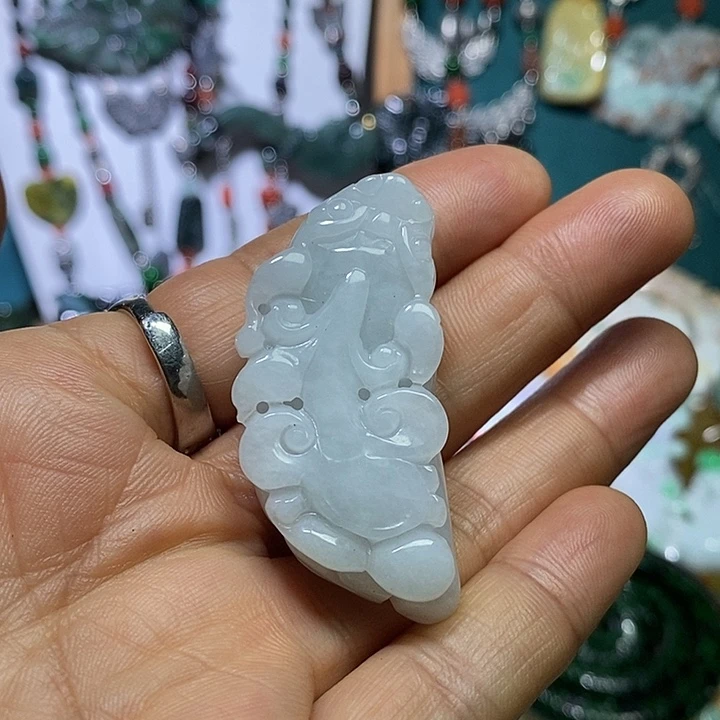 翡翠未镶嵌吊坠(赠链)