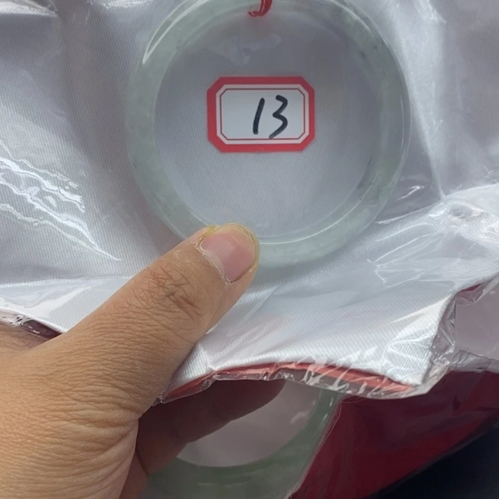 翡翠手镯未镶嵌人****坤翡翠