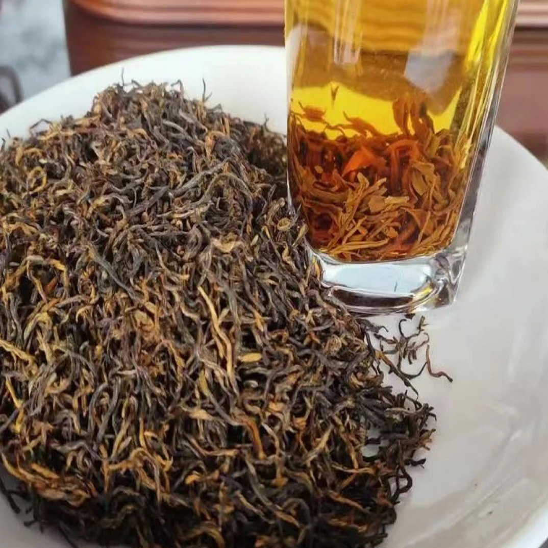 2025新茶黄金茶，蜜香红茶，桂花香味，回甘润喉，色泽鲜亮，耐泡好喝