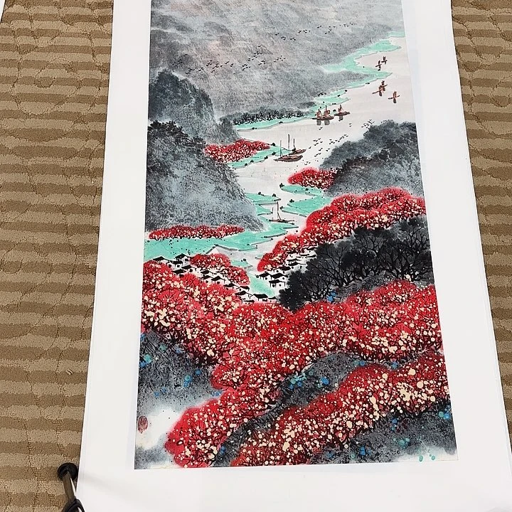 国画花鸟等图案和造型各有不同风格