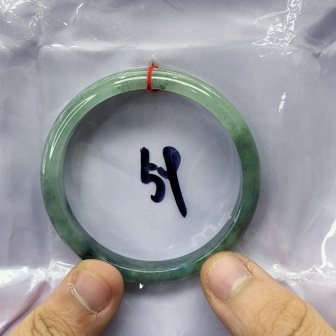 翡翠手镯未镶嵌多样性