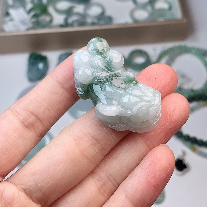 颈饰未镶嵌翡翠貔貅