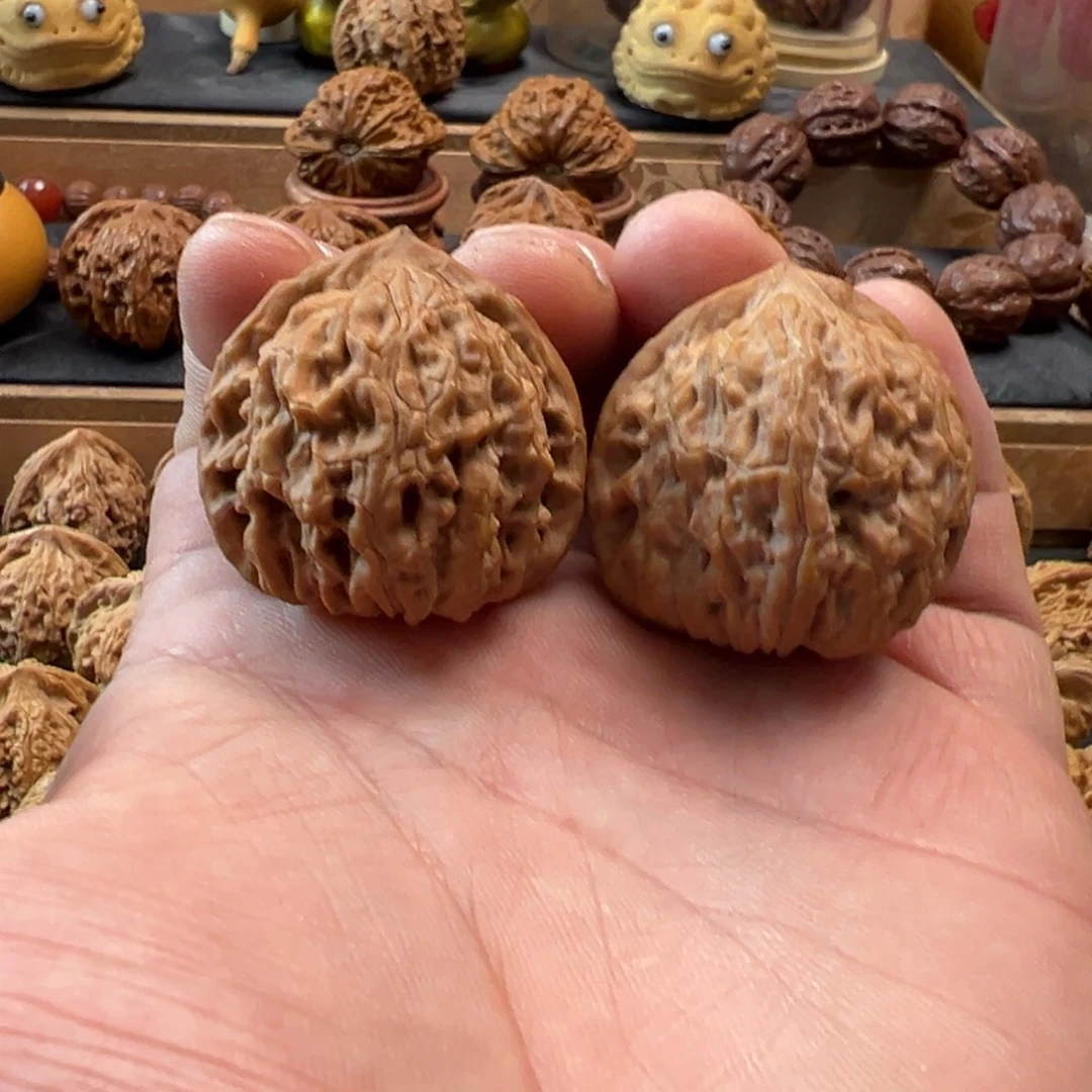 把件猴头核桃文玩核桃。 红玛瑙