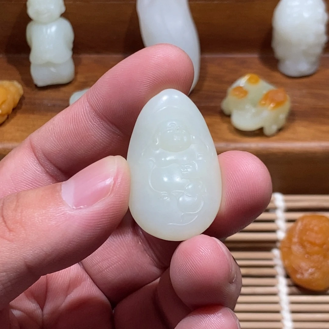 喜***妆颈饰未镶嵌和田玉