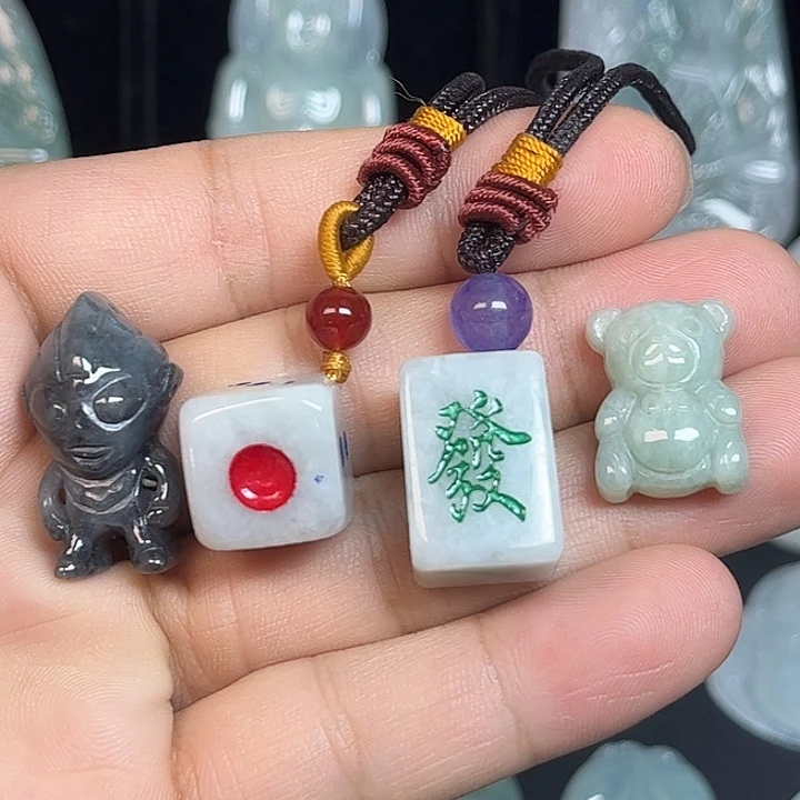 翡翠未镶嵌颈饰多样性发货发其一