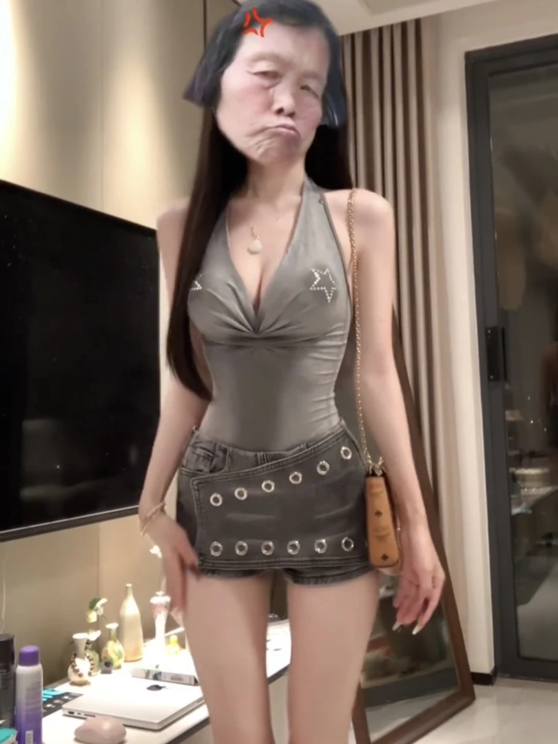 美式辣妹风设计感挂脖式v领连体背心女性感修身显瘦上衣套装