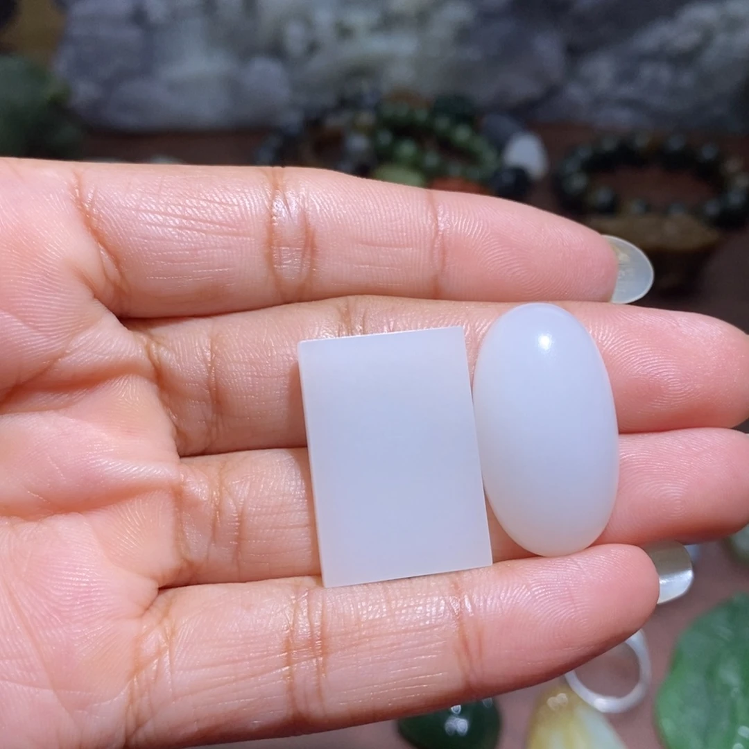 落***桐和田玉未镶嵌颈饰