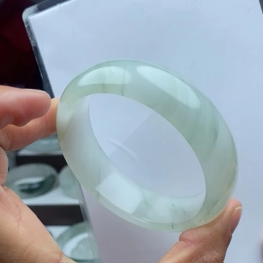 石英质玉（金丝玉）手镯未镶嵌