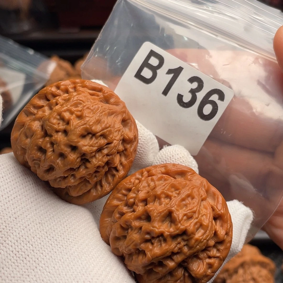 【闪购商品】文玩核桃吊坠B136金公子42尖部修