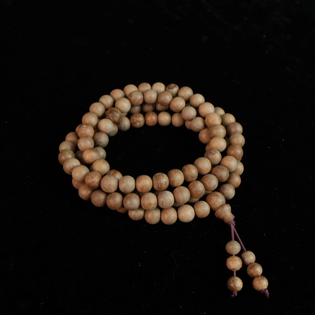 4991 文莱沉香软丝兰花结念珠 0.83cm 16g