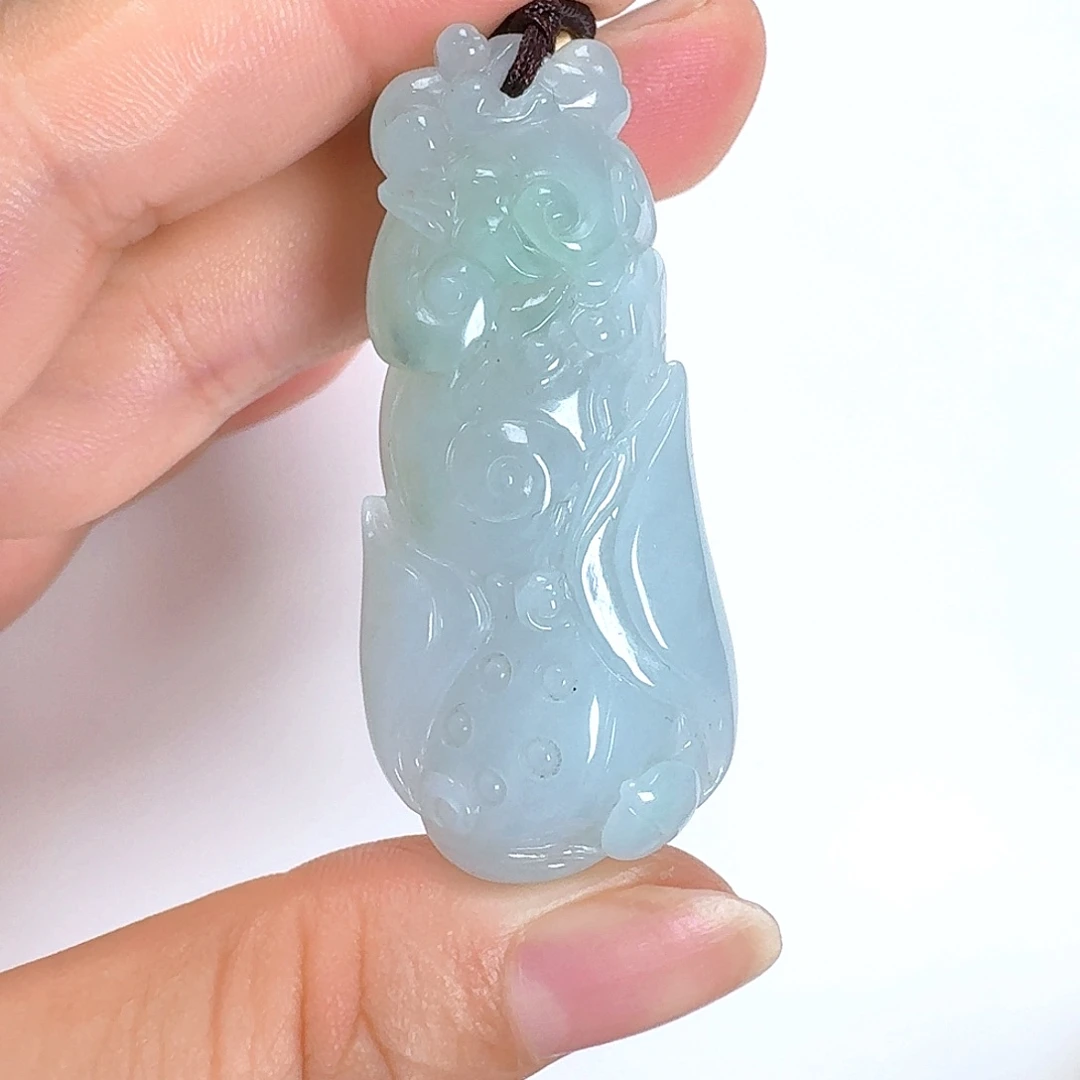 翡翠未镶嵌颈饰莲花