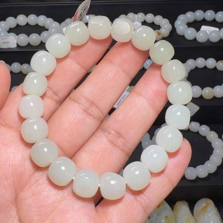 事***心和田玉未镶嵌颈饰