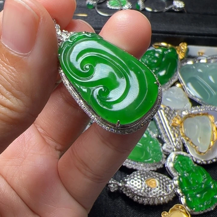 翡翠18K金镶嵌吊坠(不含链)